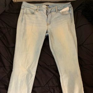 American Eagle light-washed jeggings. Size 14